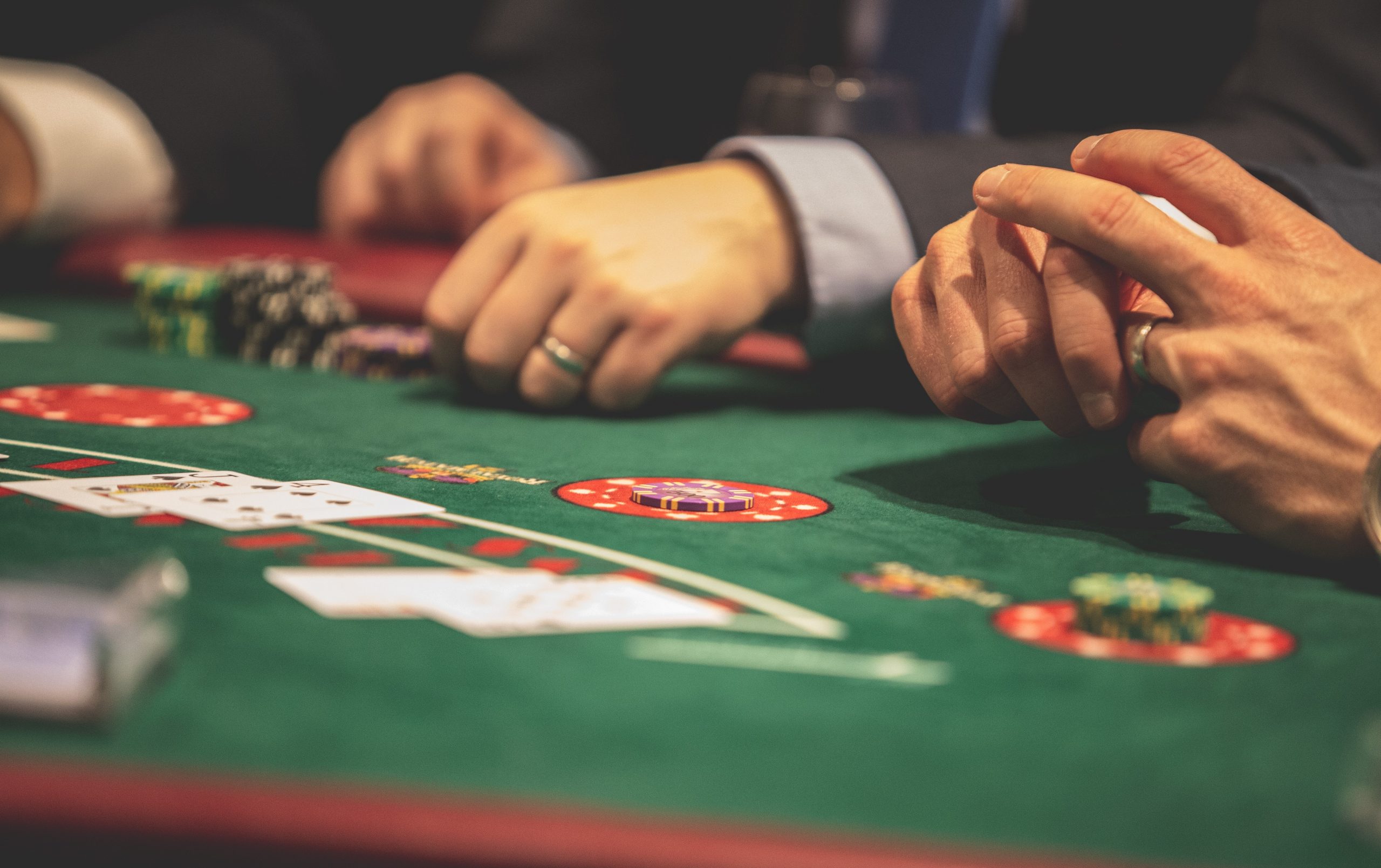 Comment Jouer au Blackjack et Gagner au Casino - Stratégies & Règles Expliquées